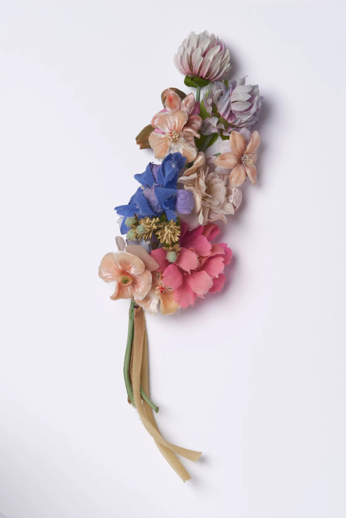 Bouquet de fleurs artificielles imitant des fleurs sauvages, 1898&ndash;1935 &copy; London Museum