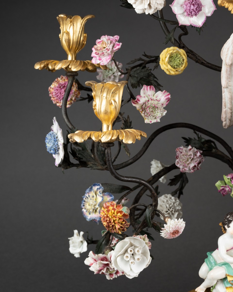 D&eacute;tail d&rsquo;une pendule-cand&eacute;labre &agrave; la figure personnifi&eacute;e du Temps, Paris vers 1760 &copy; Frack Baptiste Paris